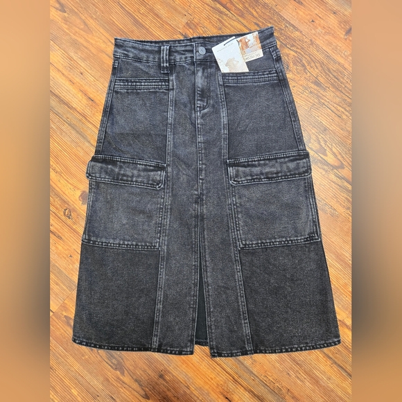 denim cargo midi skirt front open split 3/26 black nwt hi waist 4 pockets cute - Picture 1 of 15